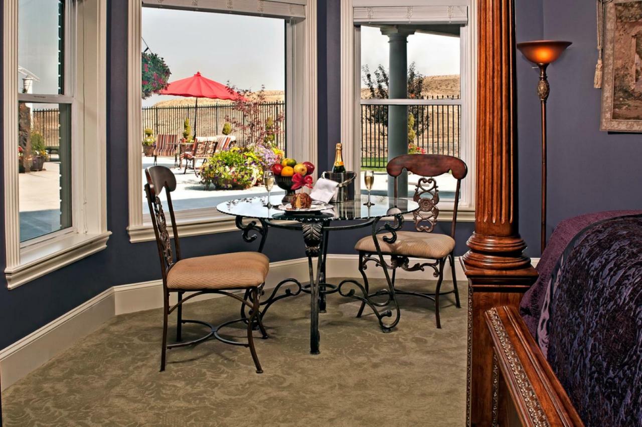Bed and Breakfast Cameo Heights Mansion And The Vine Fine Dining Restaurant Touchet Exteriér fotografie